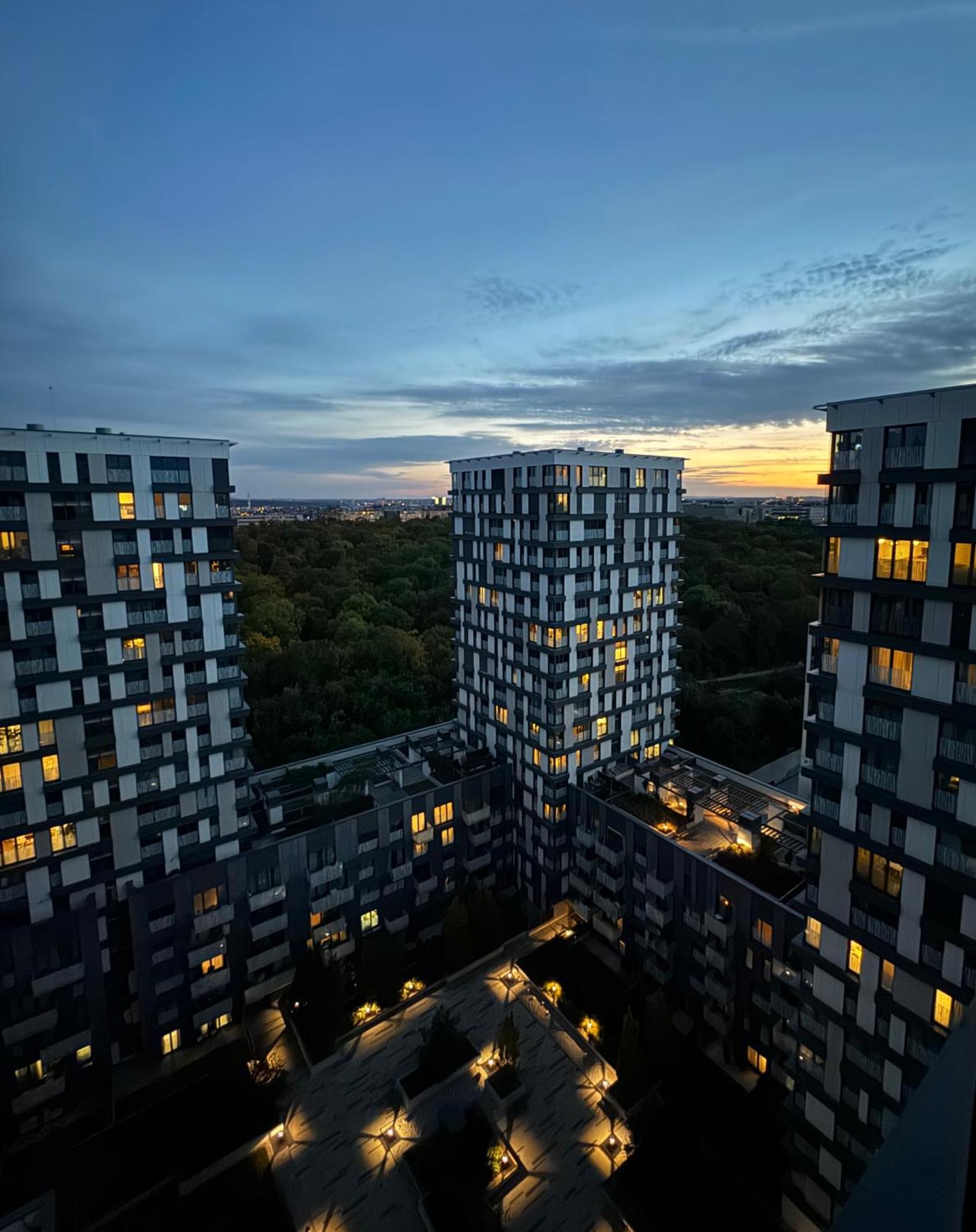 Apartment In Garden Towers Prague